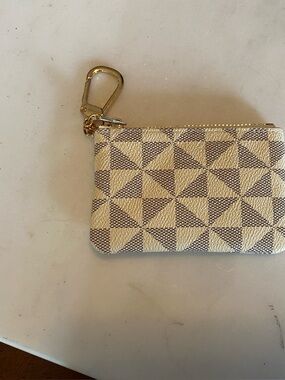 Geometric Pattern Zip Coin Pouch in Beige and Brown